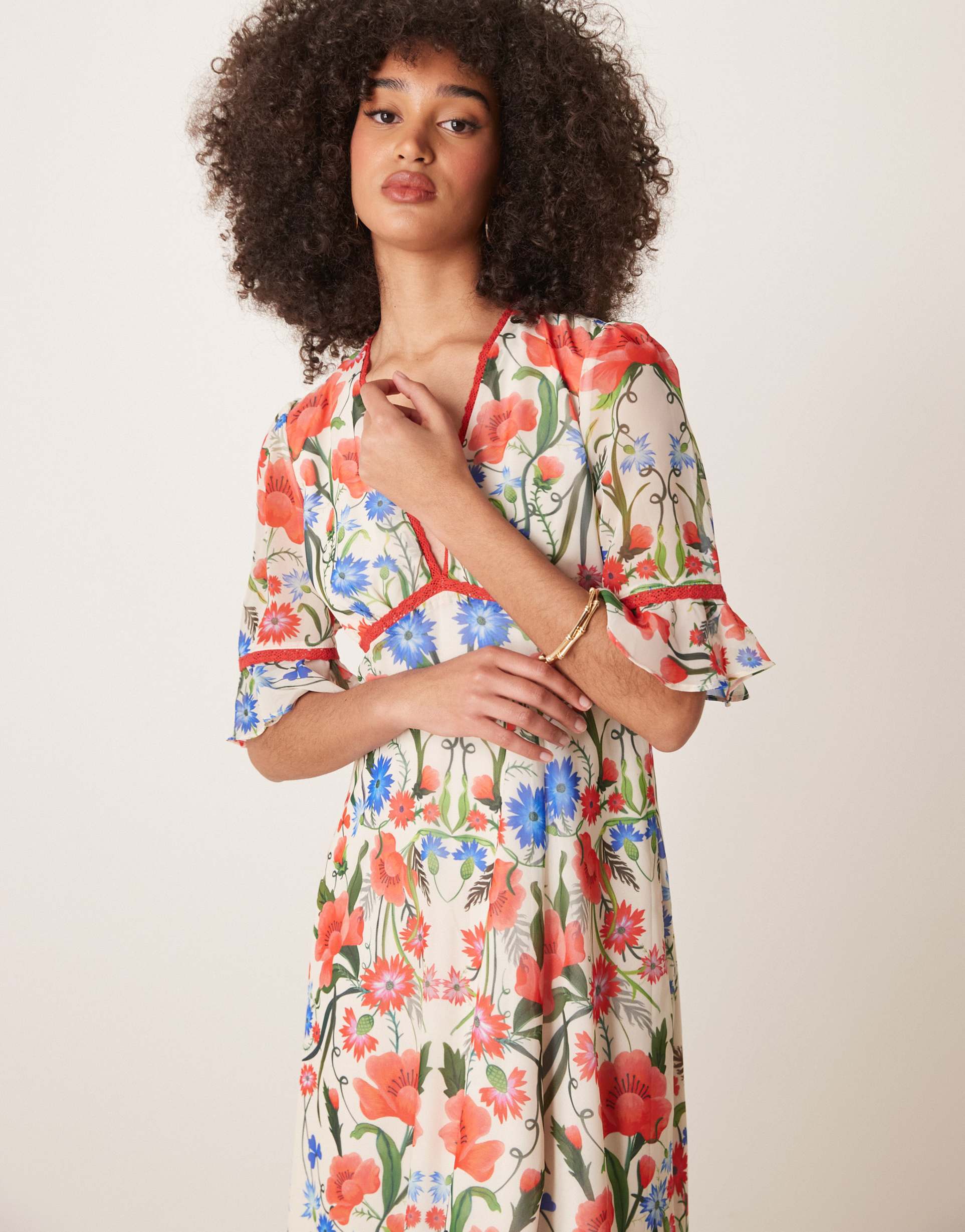 hope & ivy frill sleeve thigh slit open back maxi dress in red multi