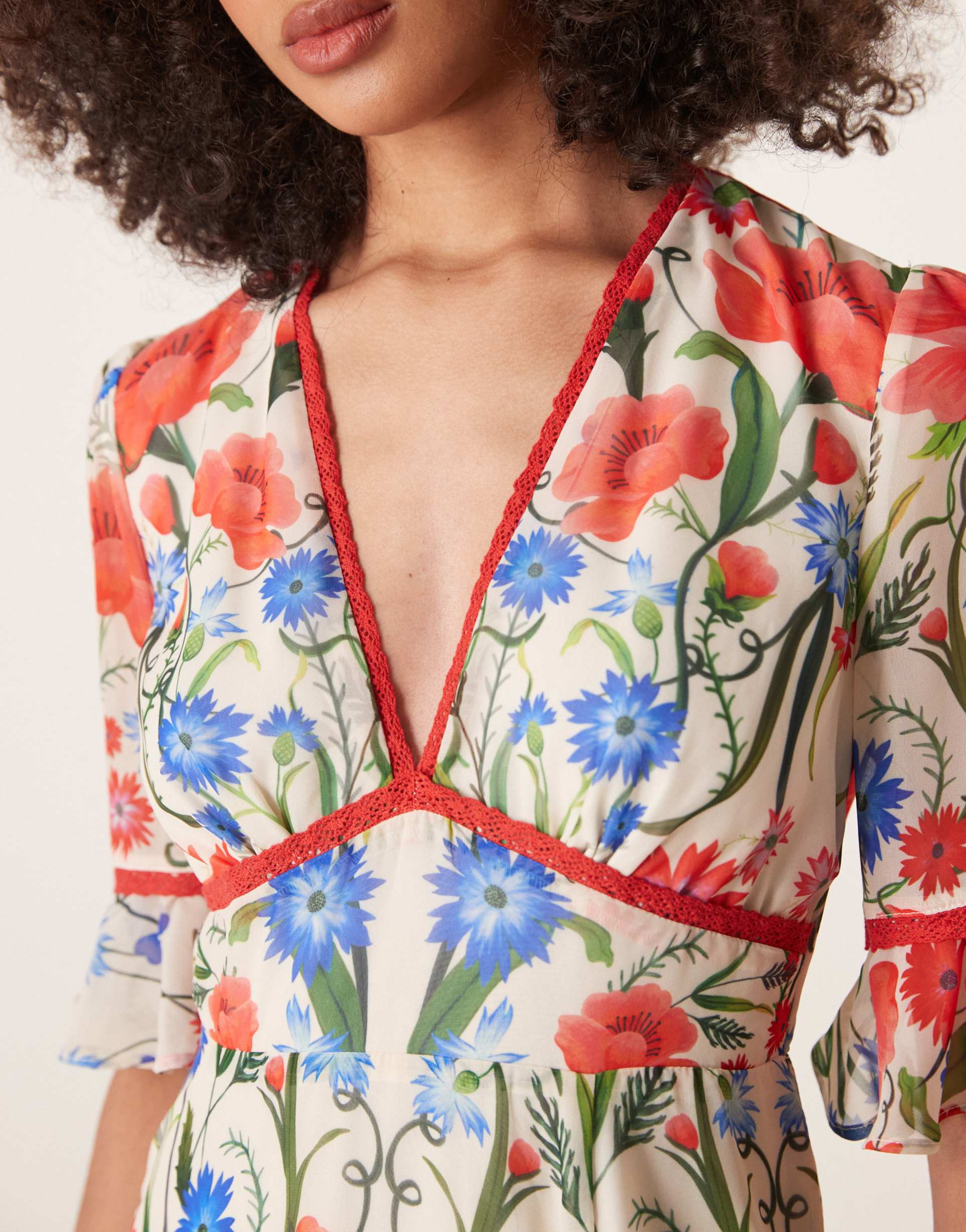 hope & ivy frill sleeve thigh slit open back maxi dress in red multi