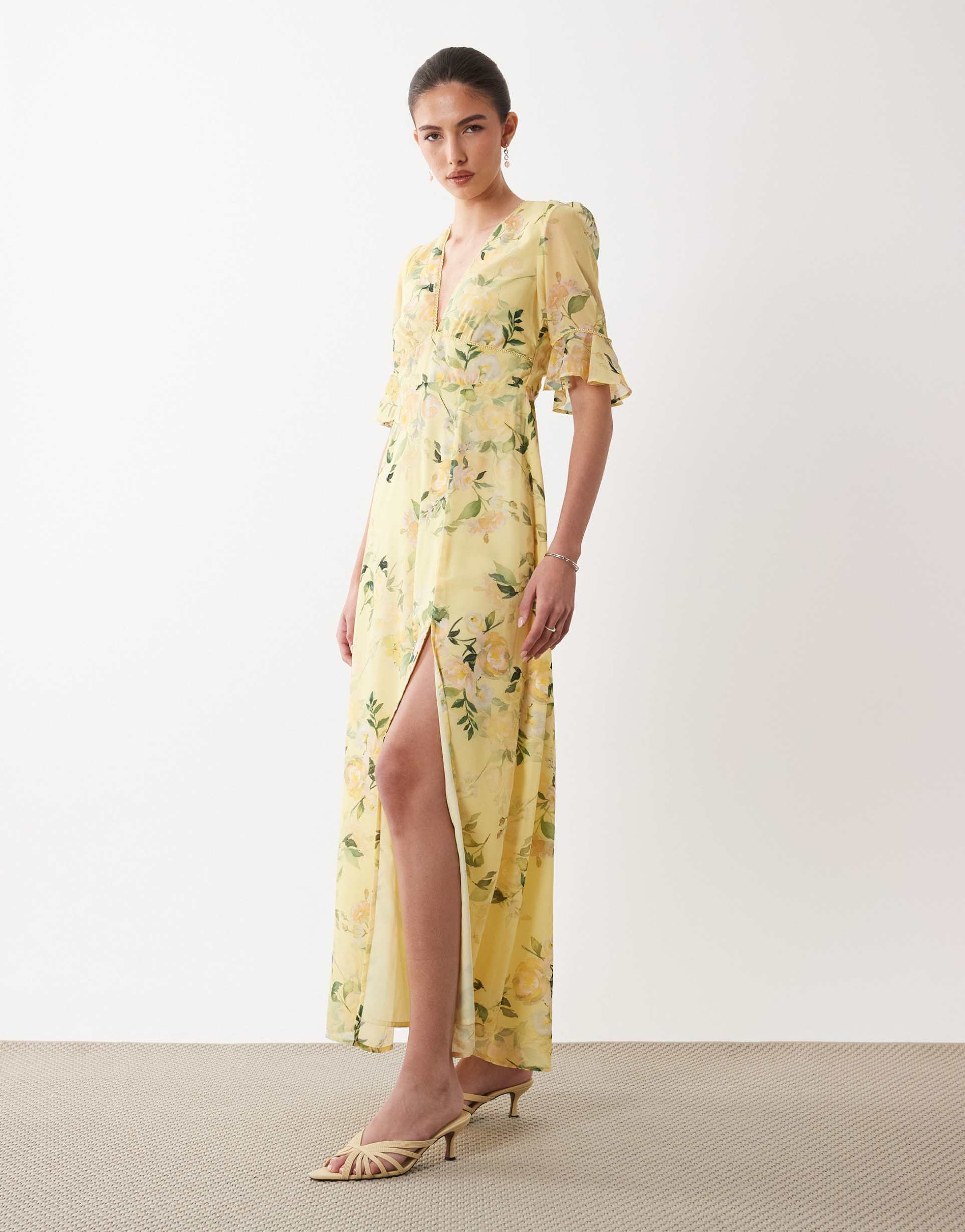 hope & ivy frill sleeve thigh slit open back maxi dress in yellow floral