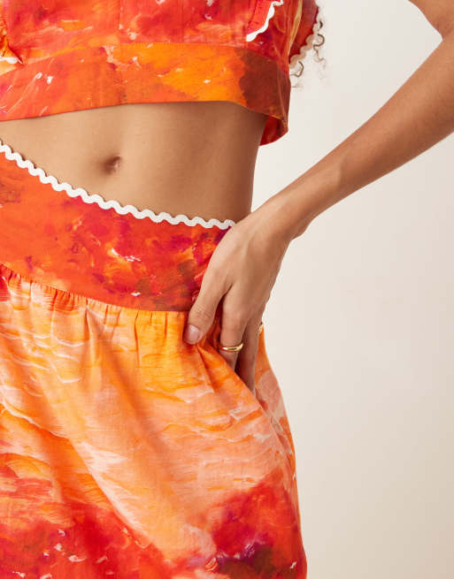 Hope & Ivy - Gonna midi a balze arancione con stampa e finiture ondulate in coordinato, 3 di 5