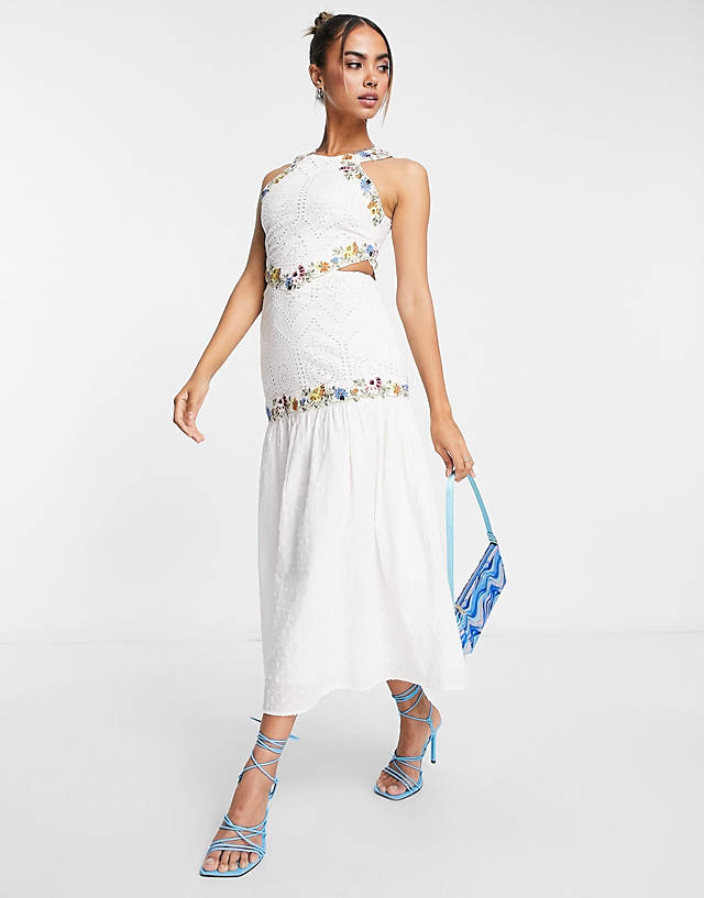 Hope & Ivy - halter neck midaxi embroidered dress in ivory