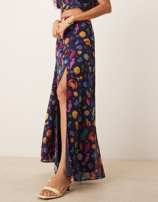 Hope & Ivy high waisted thigh slit maxi skirt in navy shell