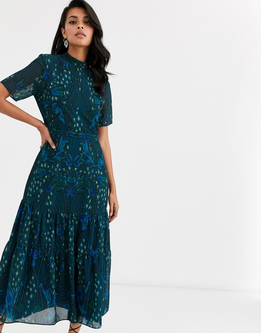 Hope & Ivy - Hoogsluitende halflange jurk met verlaagde zoom in contrasterende bloemen- en sterrenprint-Multi