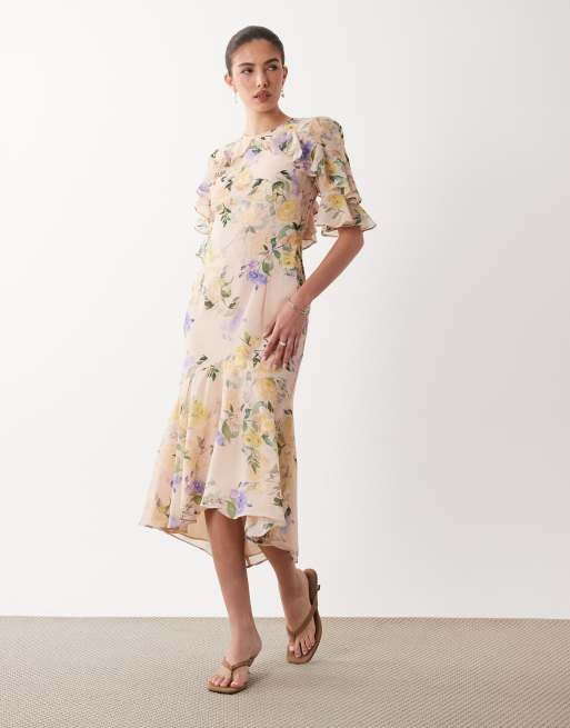 Hope & Ivy lace up back flutter sleeve midi tea dress in light pink floral, 4 of 4