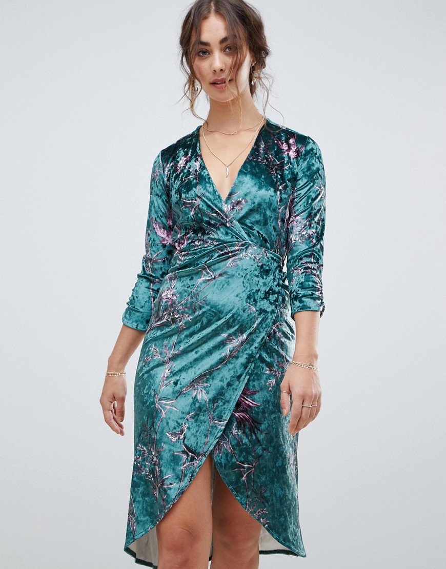 Hope & Ivy – Långärmad midiklänning i sammet med omlott framtill och fågelmönster-Flerfärgad