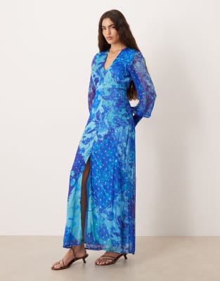 Hope & Ivy - Langärmliges Maxikleid in Blau mit Blumenmuster, V-Ausschnitt und Knopfleiste