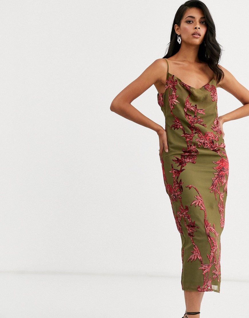 Hope & Ivy - Lange fluwelen jurk met cami-bandjes, diepe split en knopen aan de achterkant in bloemenprint-Groen
