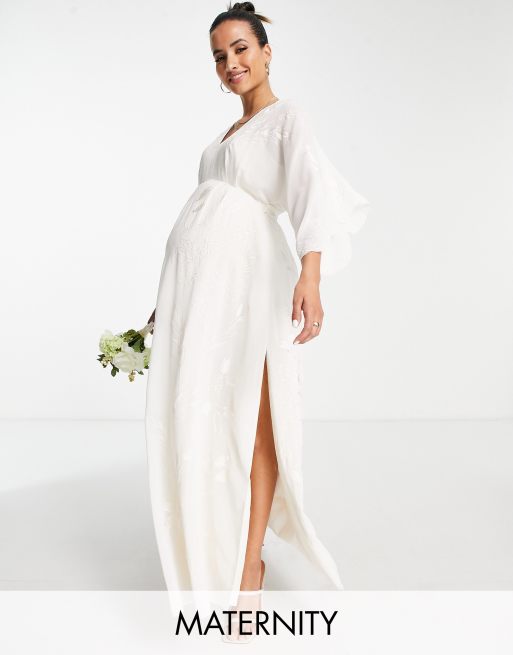 Hope & Ivy – Mammakläder – För bruden – Benvit maxiklänning med heltäckande broderier