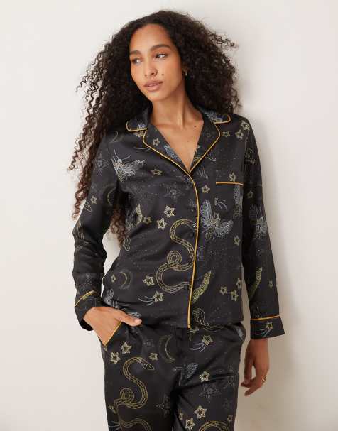 Hope & Ivy - Marineblåt pyjamassæt med top og bukser med himmelprint i satin - view 1