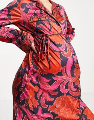 Lingerie et pyjamas Hope & Ivy Maternity - Coffret cadeau chemise de nuit satinée et chouchou avec sac assorti - Rouge et rose fleuri