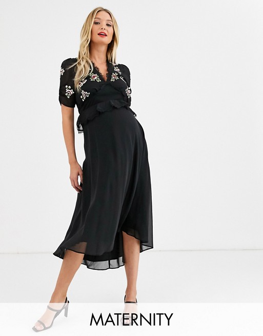 Hope & Ivy Maternity floral embroidered midi dress with tiered skirt in black