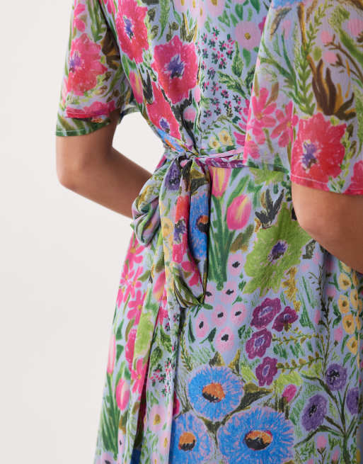 Hope & Ivy Maternity – Geblümtes Maxi-Wickelkleid in Flieder mit Flatterärmeln und Bindedetail, 4 von 4