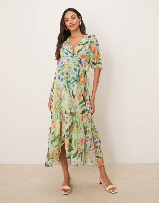 Hope & Ivy Maternity – Grön, mönstrad maxiklänning med omlottdesign, volangärmar och knytning i midjan