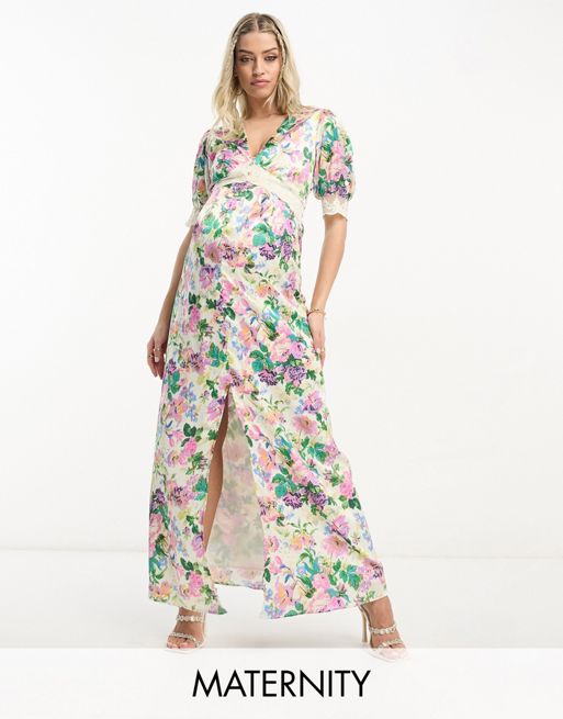 Hope & Ivy Maternity – Kremowa satynowa sukienka maxi w kwiatowy wzór z bufkami