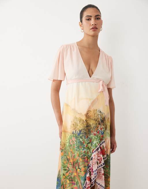 Hope & Ivy Maternity maxi wikkeljurk met fladdermouwen in roze bloemenrand, 2 van 4