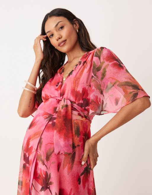 Hope & Ivy Maternity - Pink slå-om-maxikjole med flagrende ærmer og blomstermønster, 3 af 4