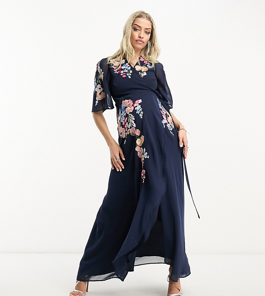 Hope & Ivy Maternity puff sleeve embroidered midi dress in navy-Multi