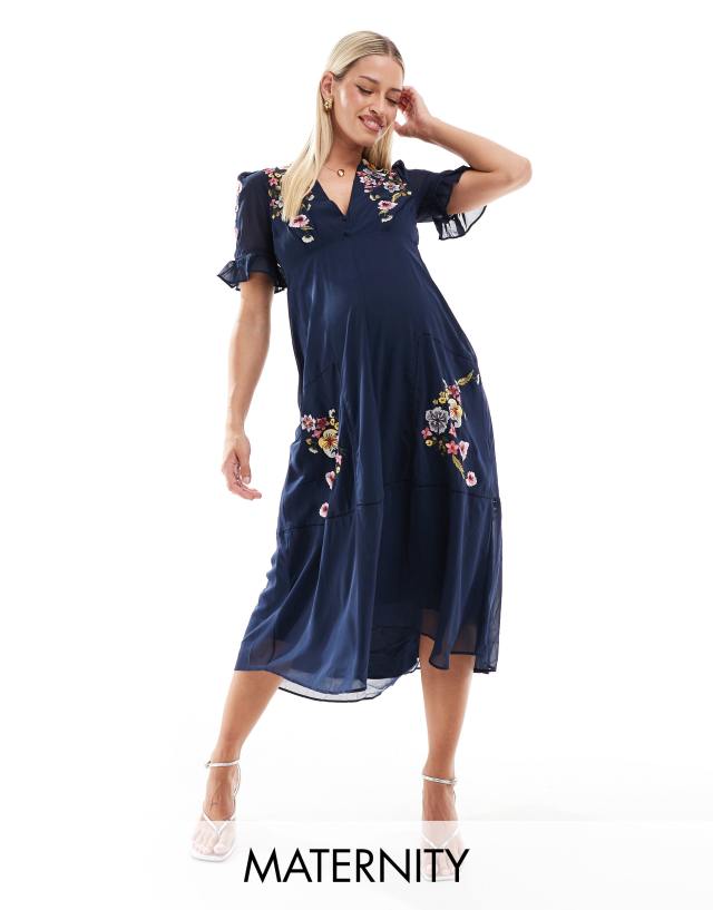 Hope & Ivy Maternity - puff sleeve embroidered midi dress in navy