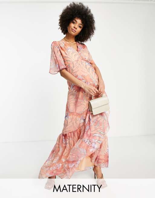 Hope & Ivy Maternity - Tea-maxikjole med slå-om i koralfarvet blomstermønster