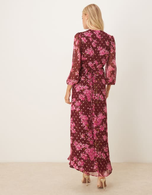 Hope & Ivy – Maxikleid in Burgunderrot mit rosa Blumenmuster und Wickeldesign auf der Vorderseite, 4 von 4