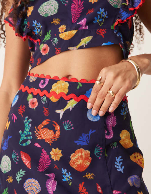 Hope & Ivy – Maxirock in Marineblau mit Muschelmuster, hohem Schlitz und hohem Bund, 2 von 5