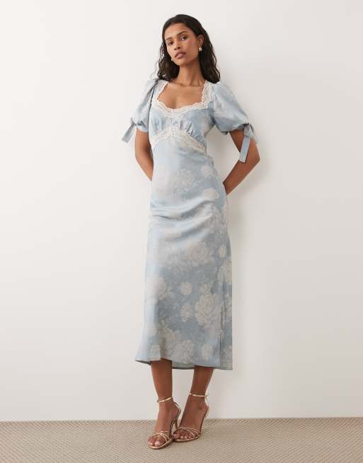 Hope & Ivy – Midikleid aus Satin-Jacquard in Pastellblau mit Spitzenbesatz und Bindeärmeln, 2 von 4