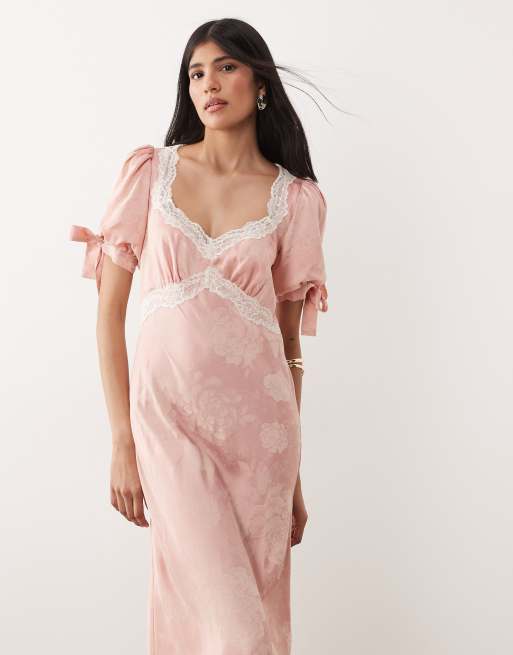 Hope & Ivy – Midikleid aus Satin-Jacquard in Rosa mit Spitzenbesatz und Bindeärmeln, 3 von 4