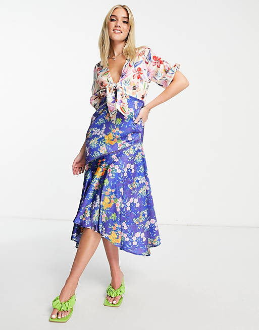 Hope & Ivy - Nette midi-jurk met gestrikte voorkant in contrasterende bloemenprint