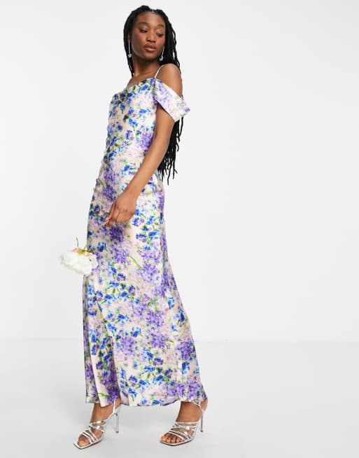 Hope & Ivy – Niebieska sukienka maxi w kwiaty z odkrytymi ramionami