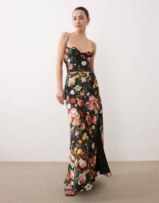 Camisole-Maxikleid aus Satin in Schwarz mit Blumenmuster Schwarz 44
