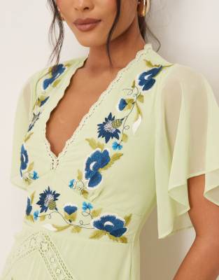 Hope & Ivy Petite Embroidered Waterfall Sleeve Maxi Dress With Lace Trim In Green