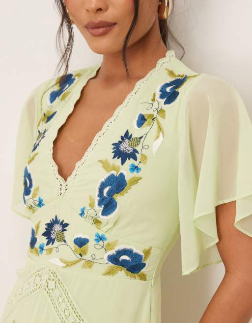 Hope & Ivy Petite embroidered waterfall sleeve maxi dress with lace trim in  mint | ASOS