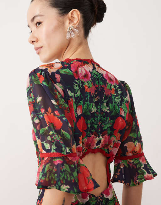 Hope & Ivy Petite frill sleeve thigh split open back maxi dress in red navy print, 3 of 4