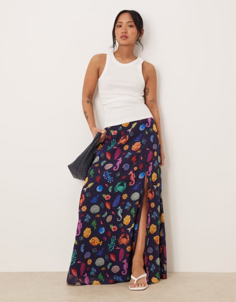 Hope & Ivy Petite high waisted thigh split maxi skirt in navy shell print - view 1