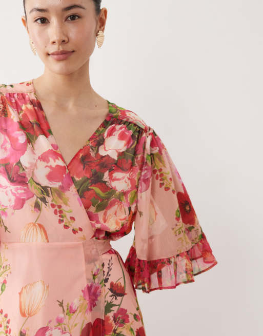 Hope & Ivy Petite - Lyserød slå om-maxikjole med klokkeærmer og blomstermønster, 2 af 4