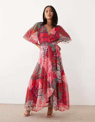Hope & Ivy Petite - Maxi-Wickelkleid in Rot mit Flatterärmeln und Muschelmuster