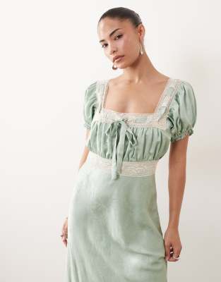 Maxikleid aus grünem Jacquard-Satin mit eckigem Ausschnitt, Spitzenbesatz und Puffärmeln Grün 40