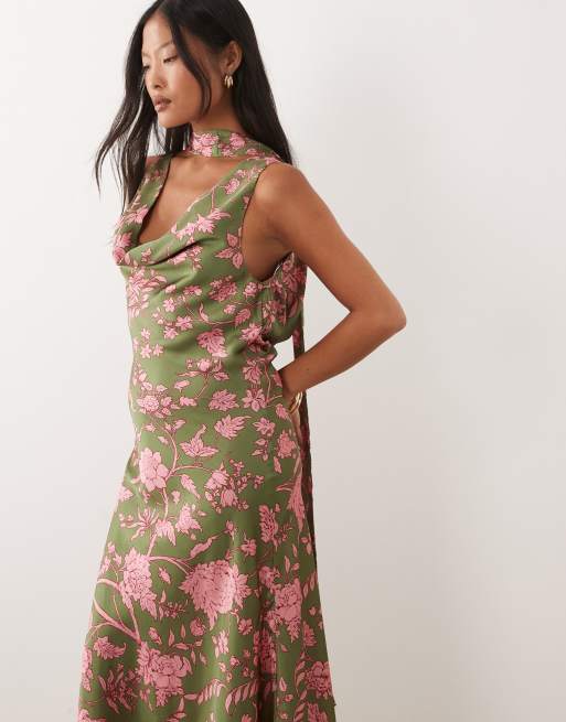 Hope & Ivy Petite - Robe mi-longue en satin à col bénitier et imprimé fleuri - Vert, 3 de 4