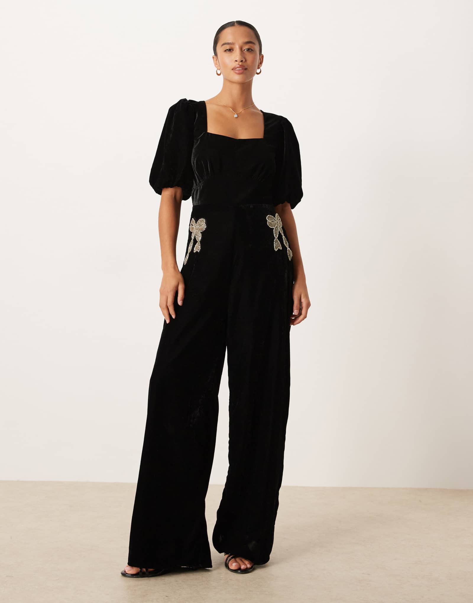 Бархатный комбинезон Hope &Ivy Petite с квадратным вырезом и украшенными бантами черного цвета