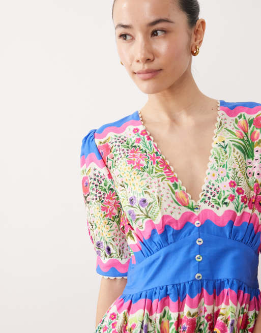Hope & Ivy Petite - Vestito grembiule midi con scollo a V e maniche a sbuffo rosa e blu a fiori, 3 di 4