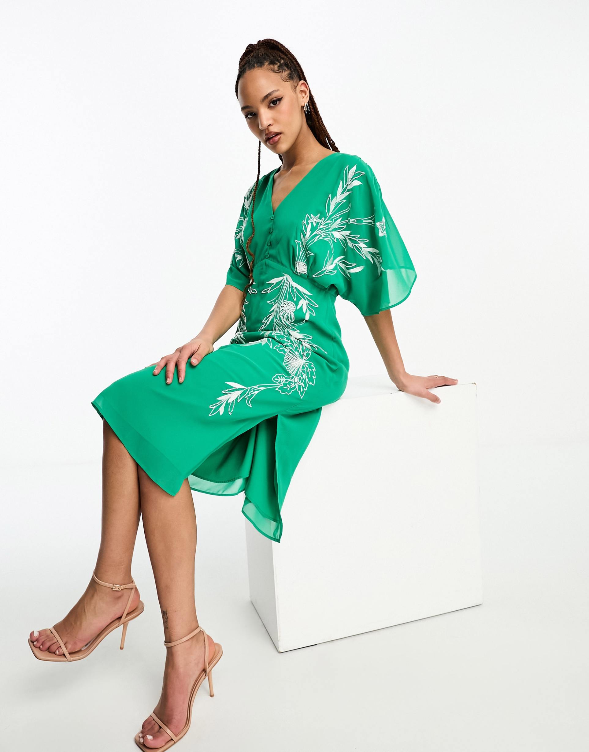 hope & ivy plunge front embroidered midi dress in green