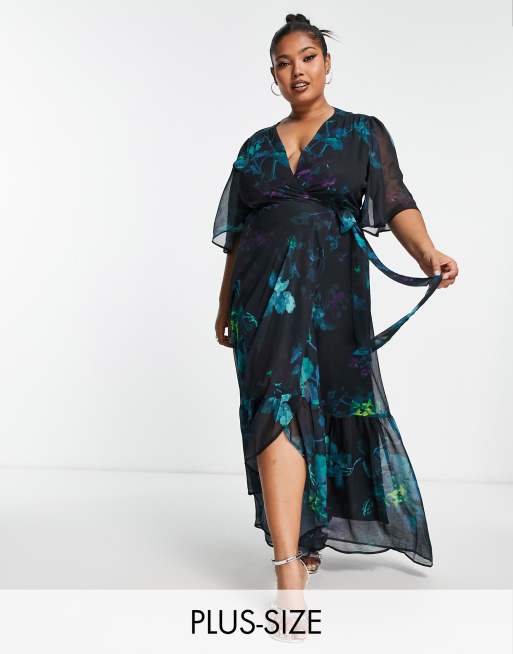 Hope & Ivy Plus – Blå blommig maxiklänning med omlottdesign