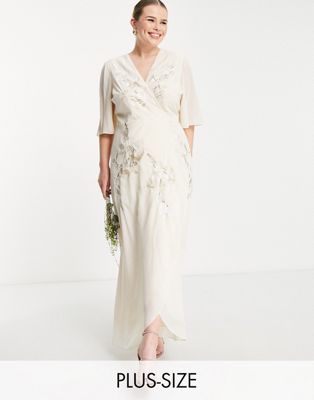 Hope & Ivy Plus Bridal Leila gown in ivory