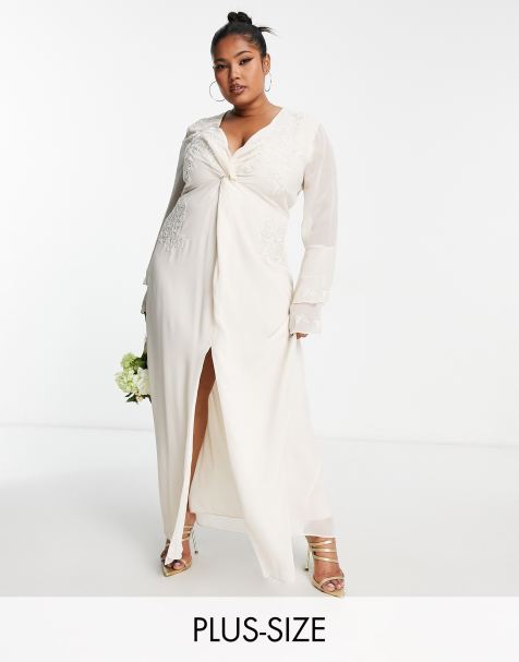 Hope & Ivy Plus – Bridal – Maxi-Brautkleid in Elfenbeinweiß mit gestuften Ärmeln und Stickerei - view 1
