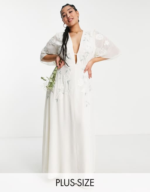 Hope & Ivy Plus Bridal – Sukienka maxi z głębokim dekoltem i haftowanym wzorem w kolorze kości słoniowej