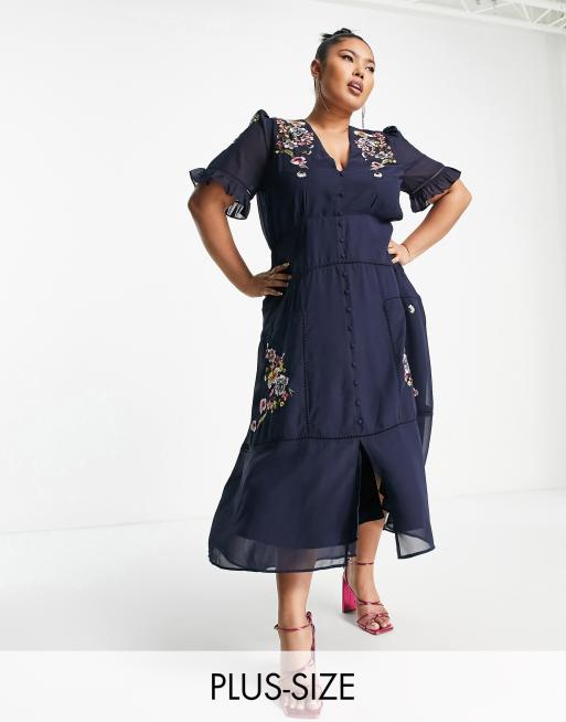 Hope & Ivy Plus - Claudine - Broderet kjole i marineblå