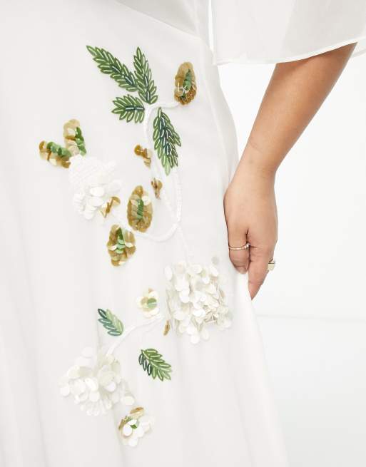 Hope & Ivy Plus embellished plunge flutter sleeve maxi dress in cream, 3 of 4