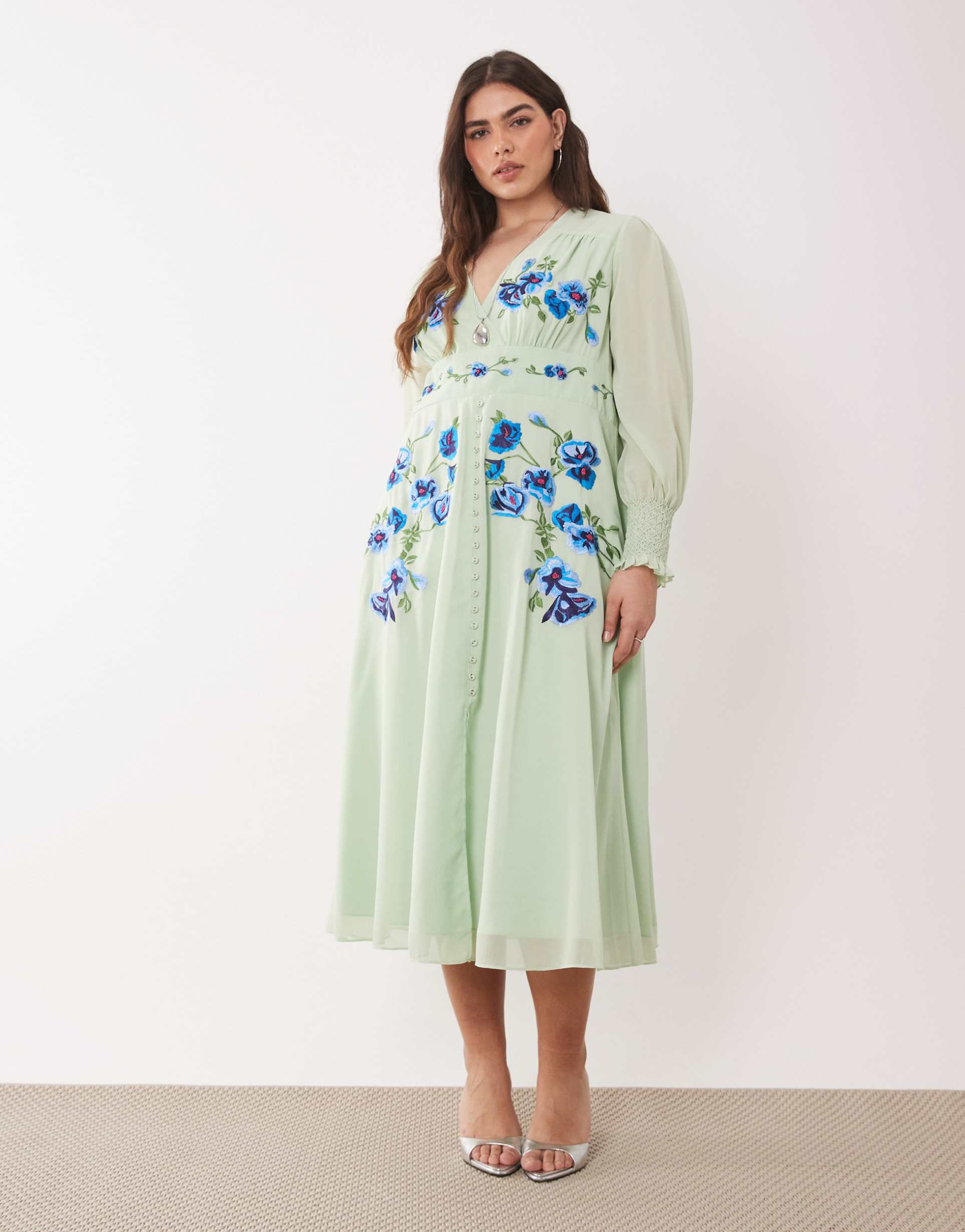 hope & ivy plus embroidered wrap front sheer sleeve midi dress in mint green