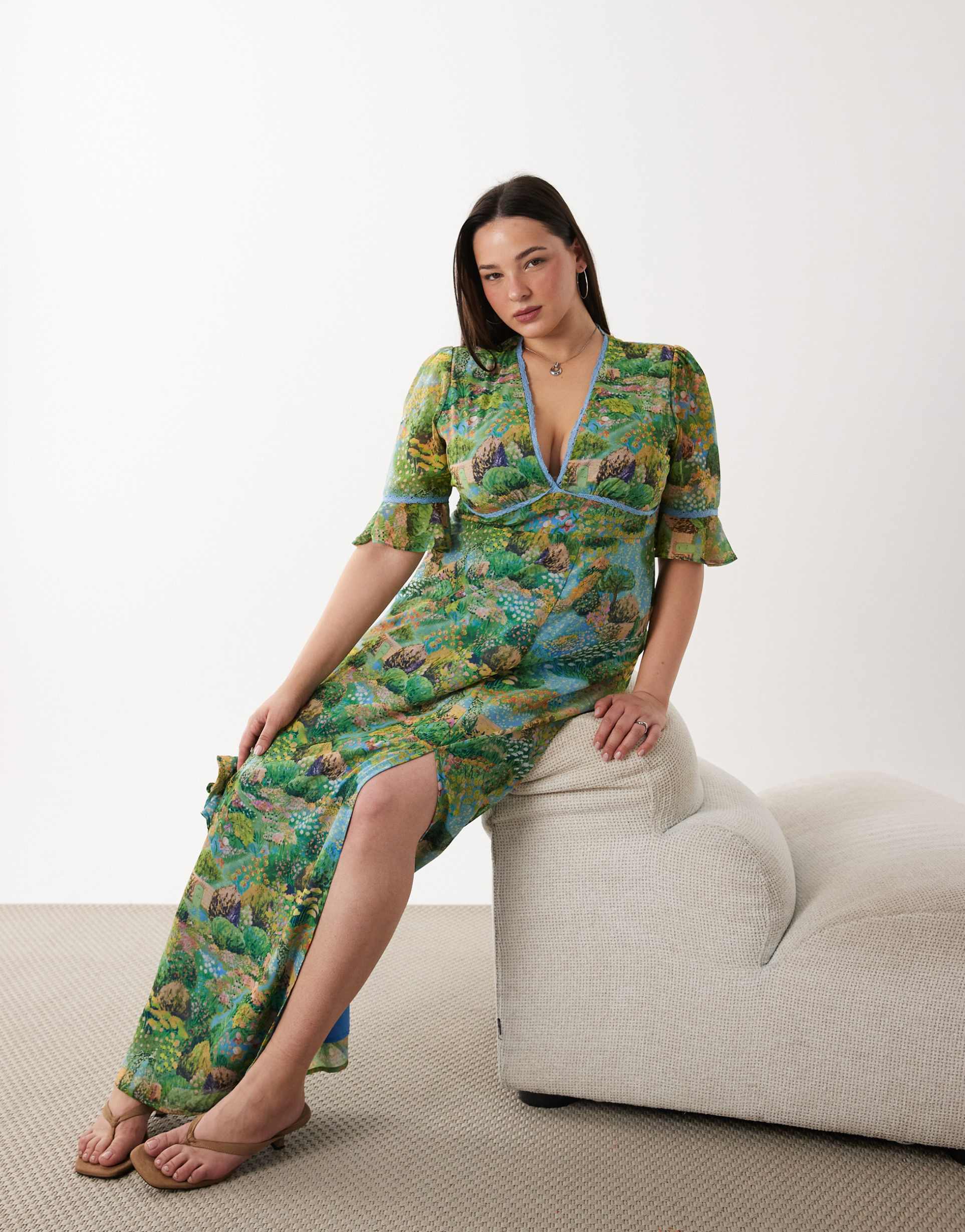 hope & ivy plus frill sleeves thigh slit maxi dress in river print