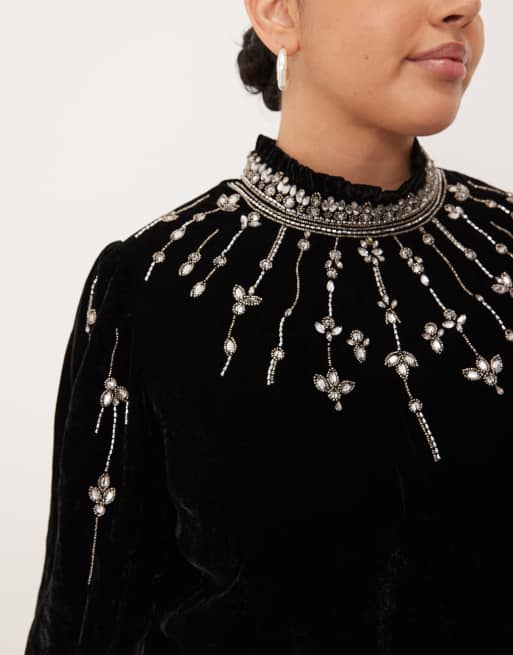 Hope & Ivy Plus – Hochgeschlossenes, verziertes Minikleid in Schwarz, 3 von 4